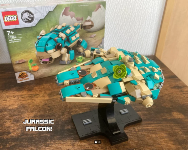 ein drolliger Millennium Falcon, der ein noch drolligerer Baby-Dino hätte sein sollen.