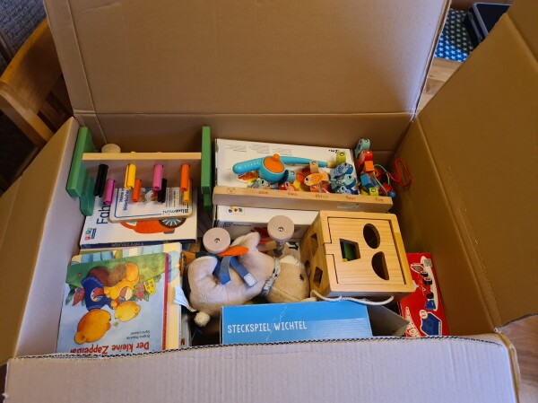 Kiste mit Spielzeug